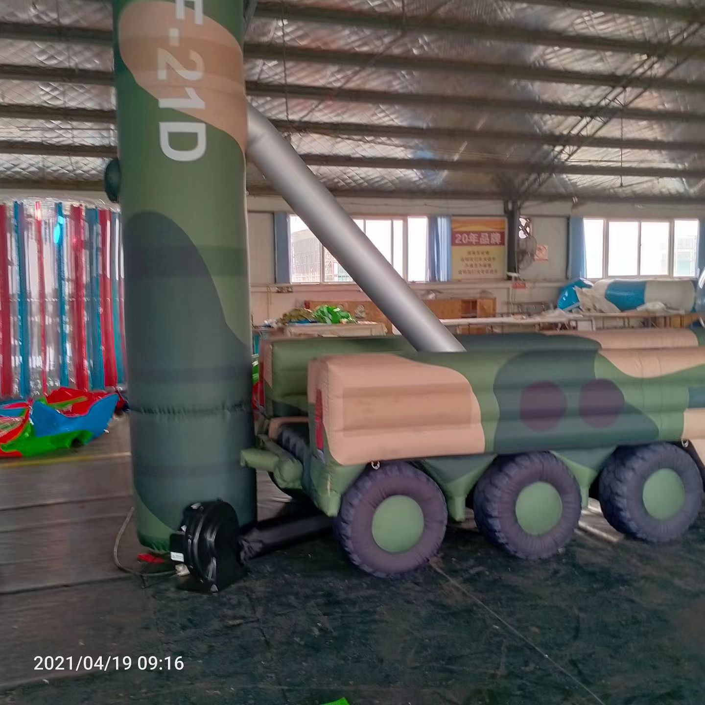 仿真汽车,军事演习中的充气目标车辆：模拟发射车雷达车坦克飞机